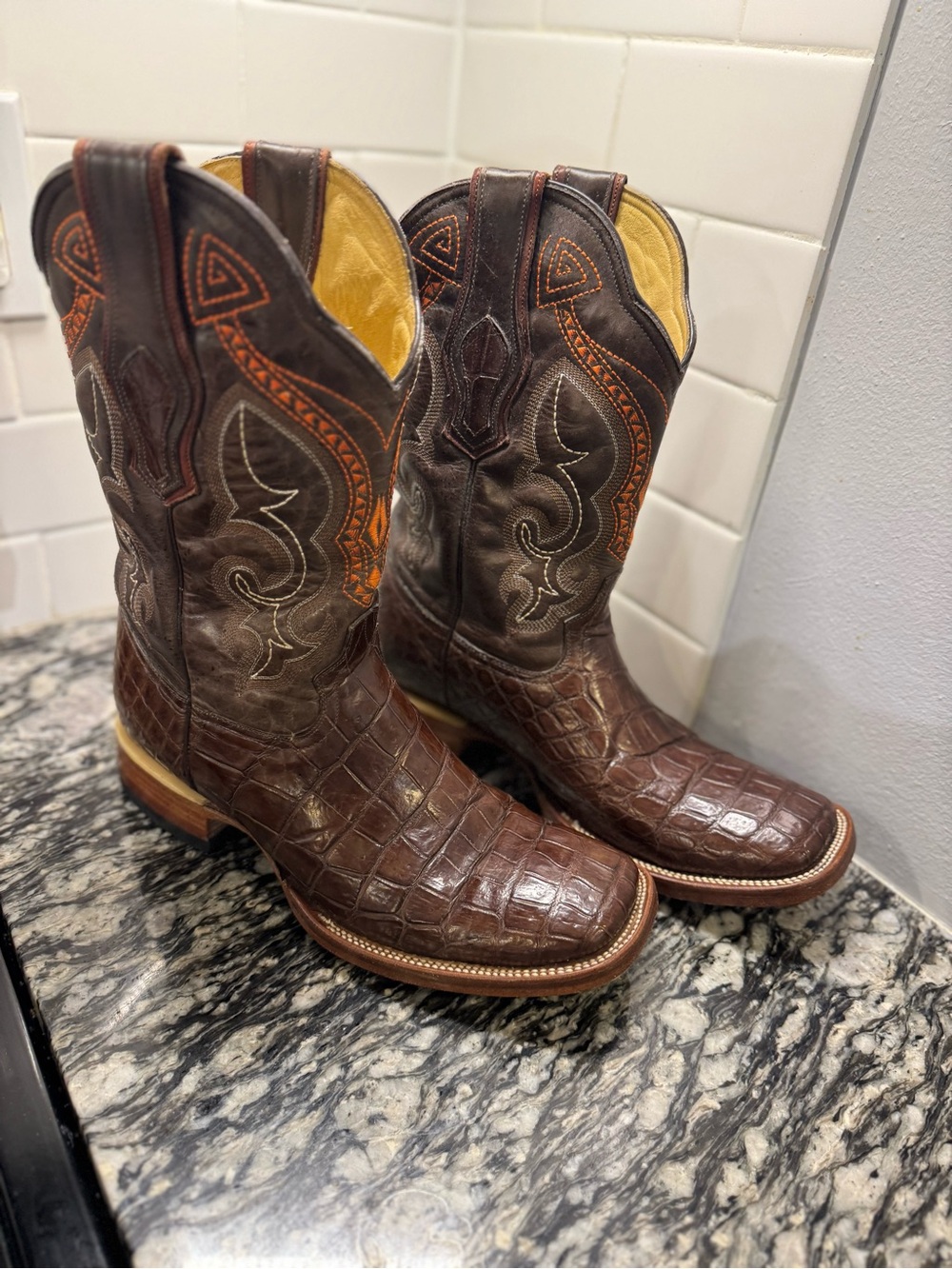 Men's Brown Croc-Embossed Western Boots with Contrasting Stitch